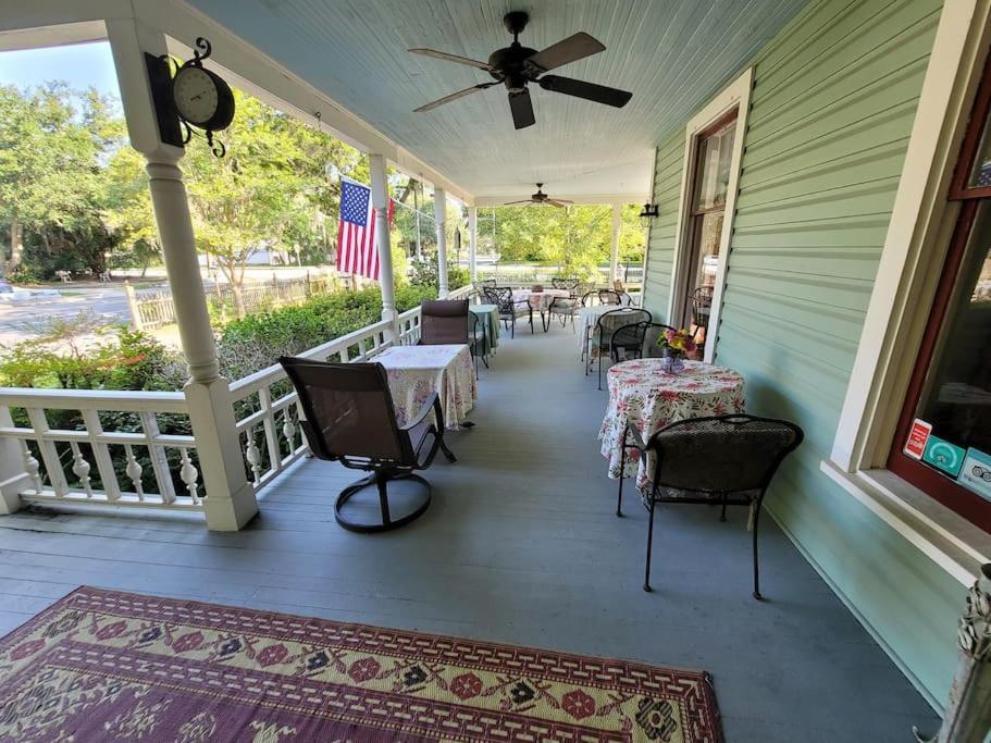 Stardust Room At The Camellia Rose Inn Downtown Gainesville Exterior photo